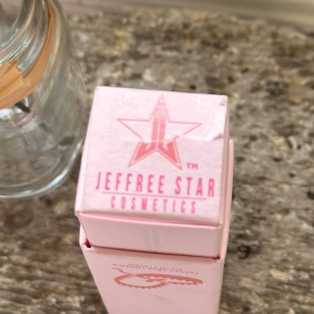 Jeffree Star Velvet Trap Lipstick‎ in Ranch Girl